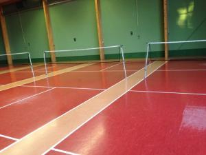 Badminton mit Alltagsmaterial