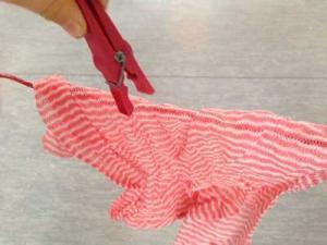 Spiel mit Wäscheklammern