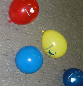 spielen mit Luftballons