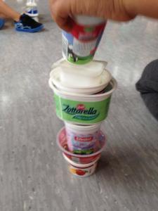 Jogurtbecher im Sportunterricht