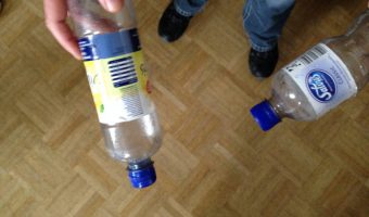 Plastikflaschen im Sportunterricht