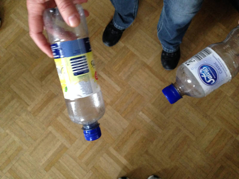 Plastikflaschen im Sportunterricht