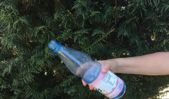 Spiel mit Plastikflaschen